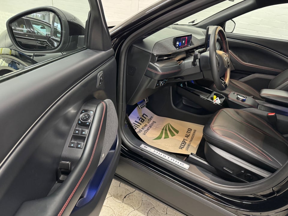 Ford Mustang Mach-E 70 Standard Range AWD 5d