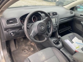 VW Golf VI 1,6 TDi 105 Comfortline Variant BMT 5d