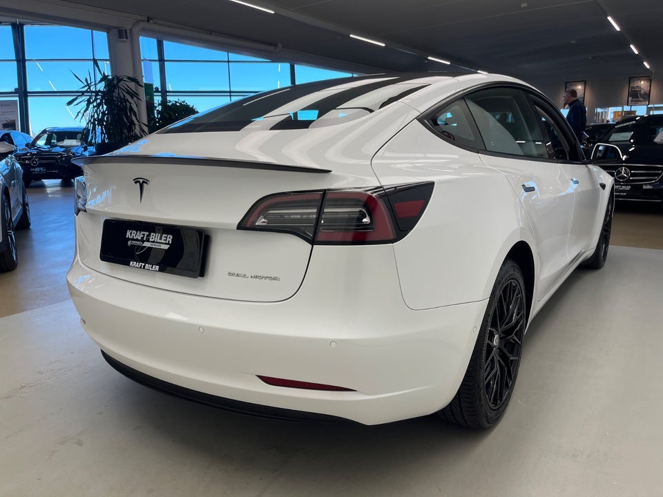 Tesla Model 3 Long Range AWD 4d