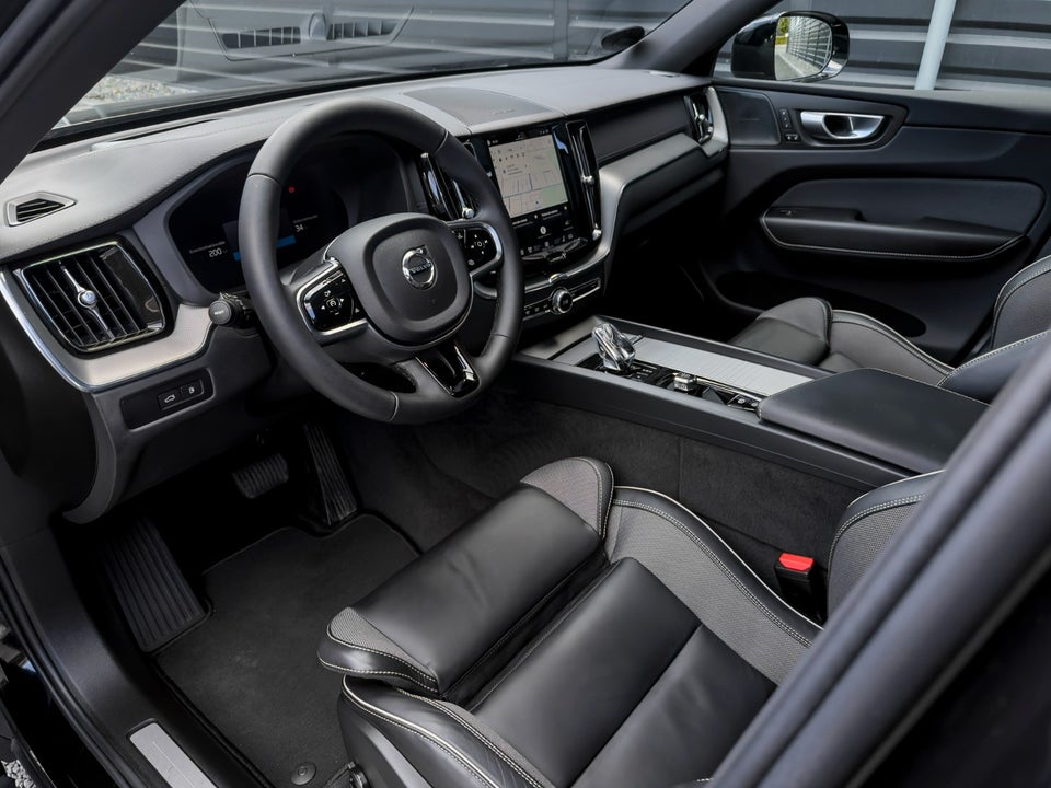 Volvo XC60 2,0 T6 ReCharge Black Edition aut. AWD 5d