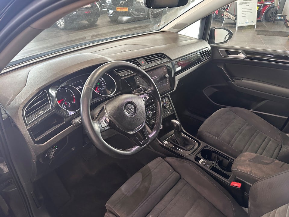 VW Touran 2,0 TDi 150 Highline Family DSG Van 5d