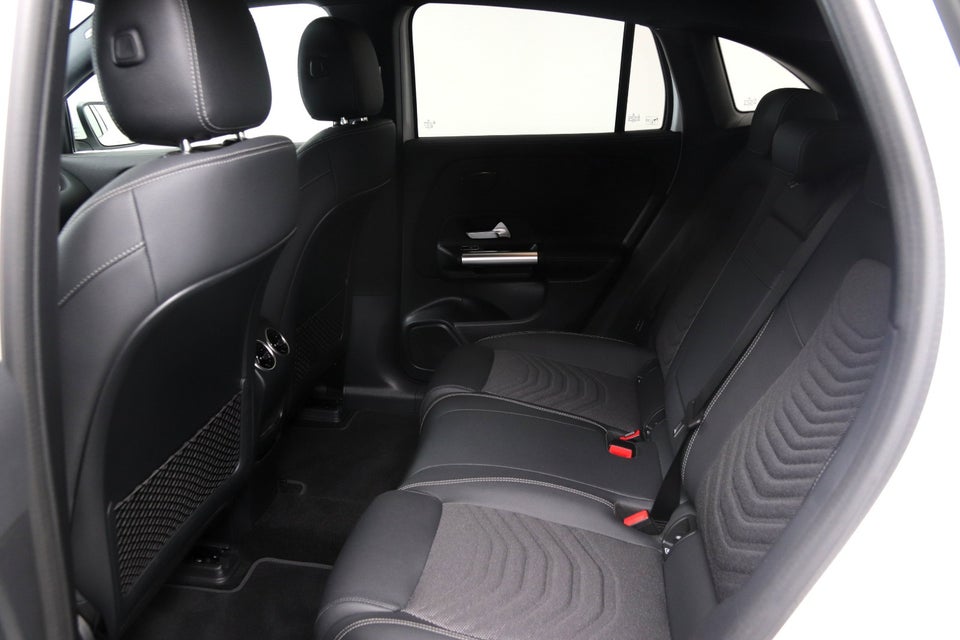 Mercedes EQA300 Progressive 4Matic 5d