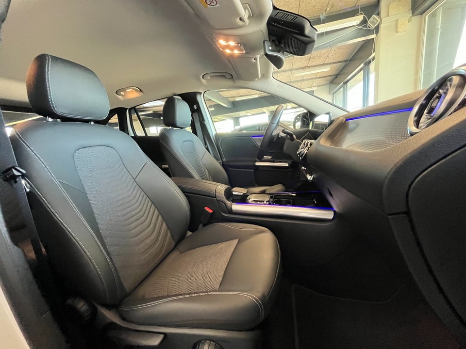 Mercedes EQA300 Progressive 4Matic 5d