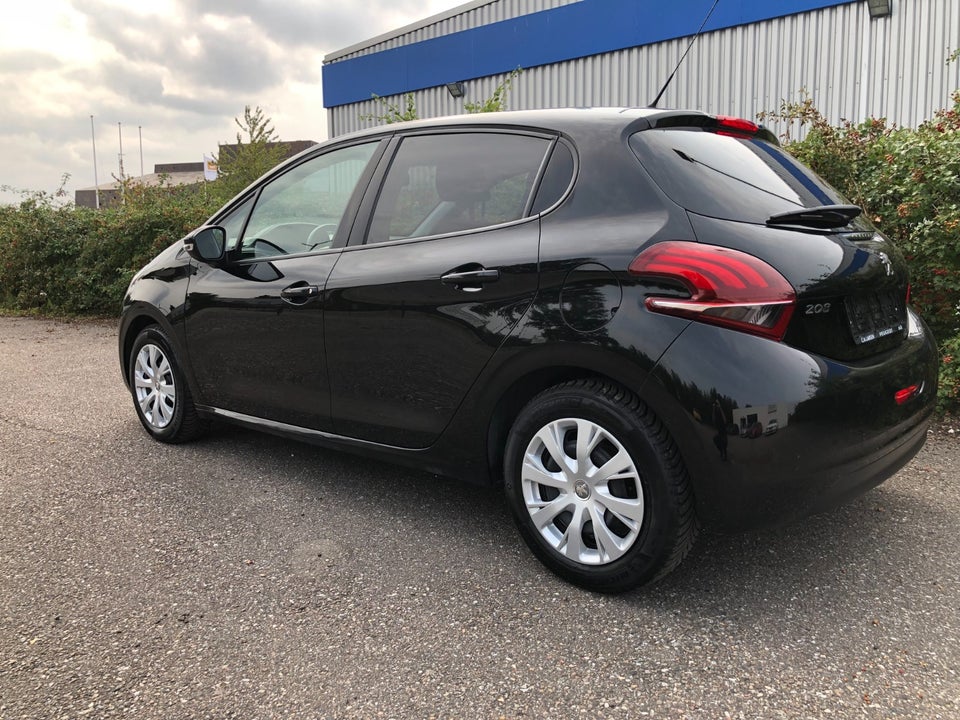 Peugeot 208 1,2 VTi 82 Envy+ 5d