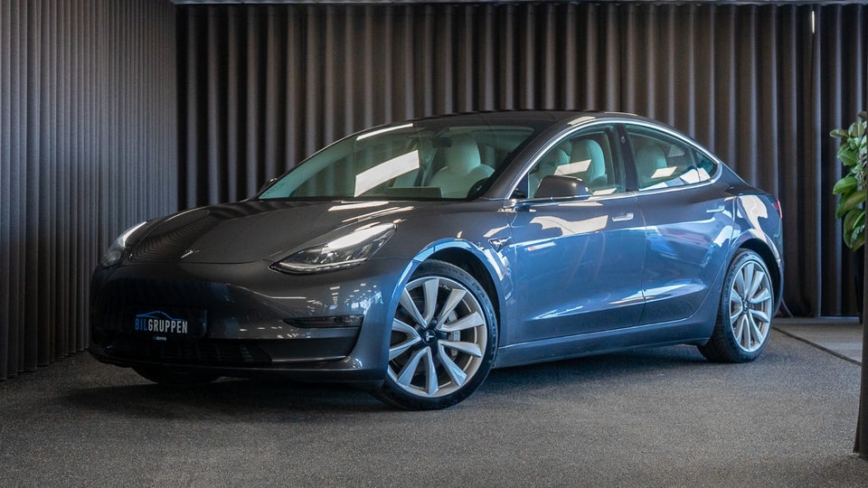 Tesla Model 3 Long Range AWD 4d
