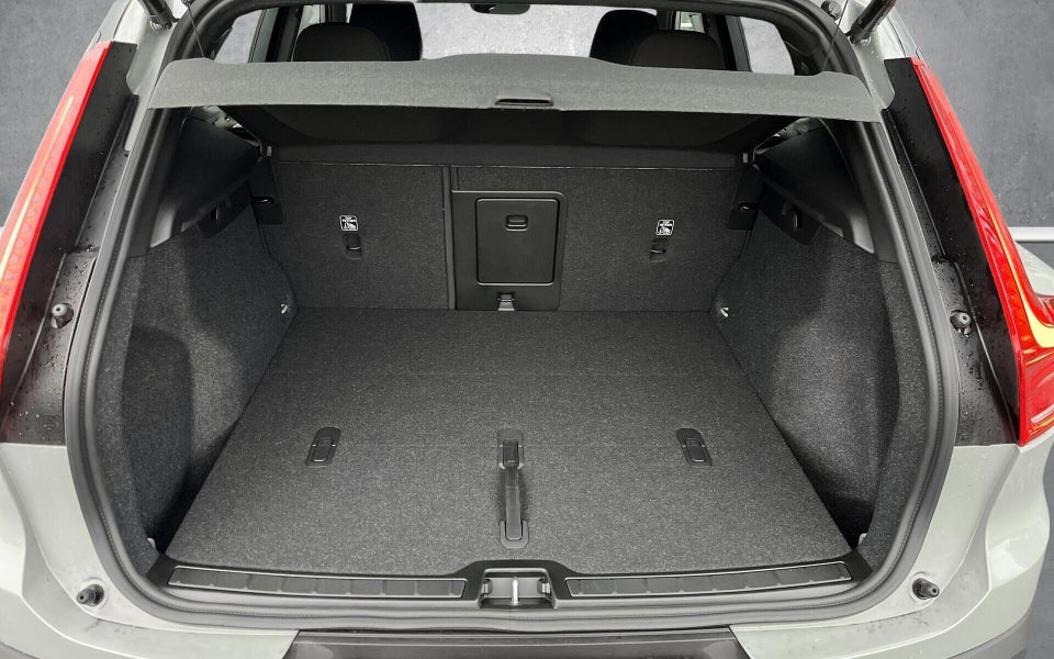 Volvo EX40 Extended Range Black Edition 5d