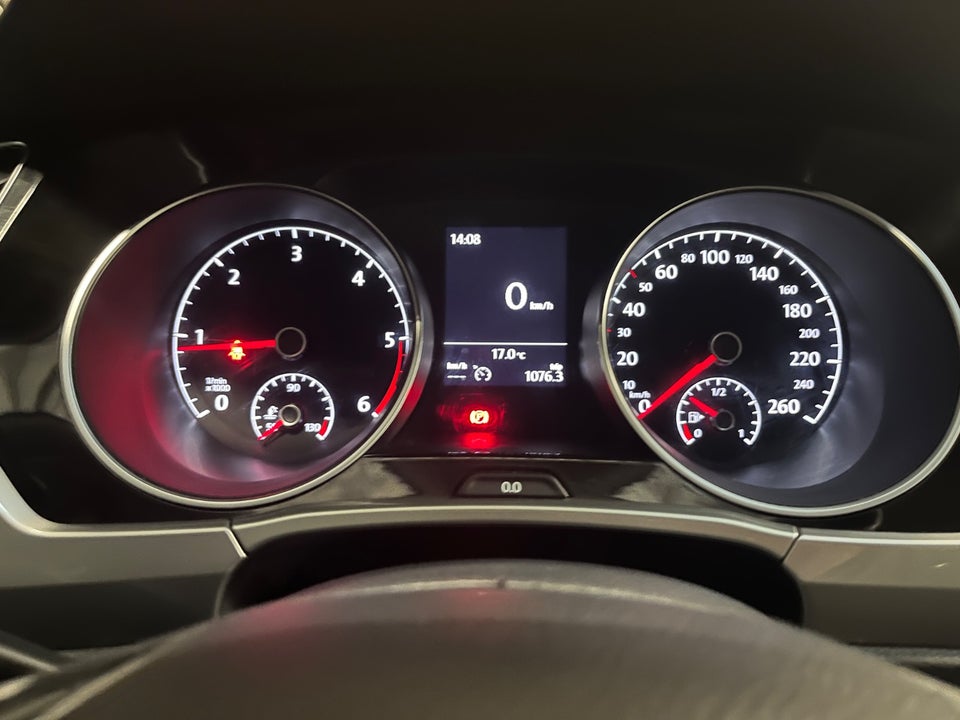 VW Touran 1,6 TDi 115 Comfortline 7prs 5d