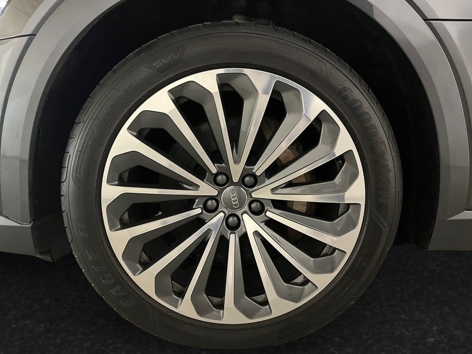 Audi e-tron 55 S-line quattro 5d