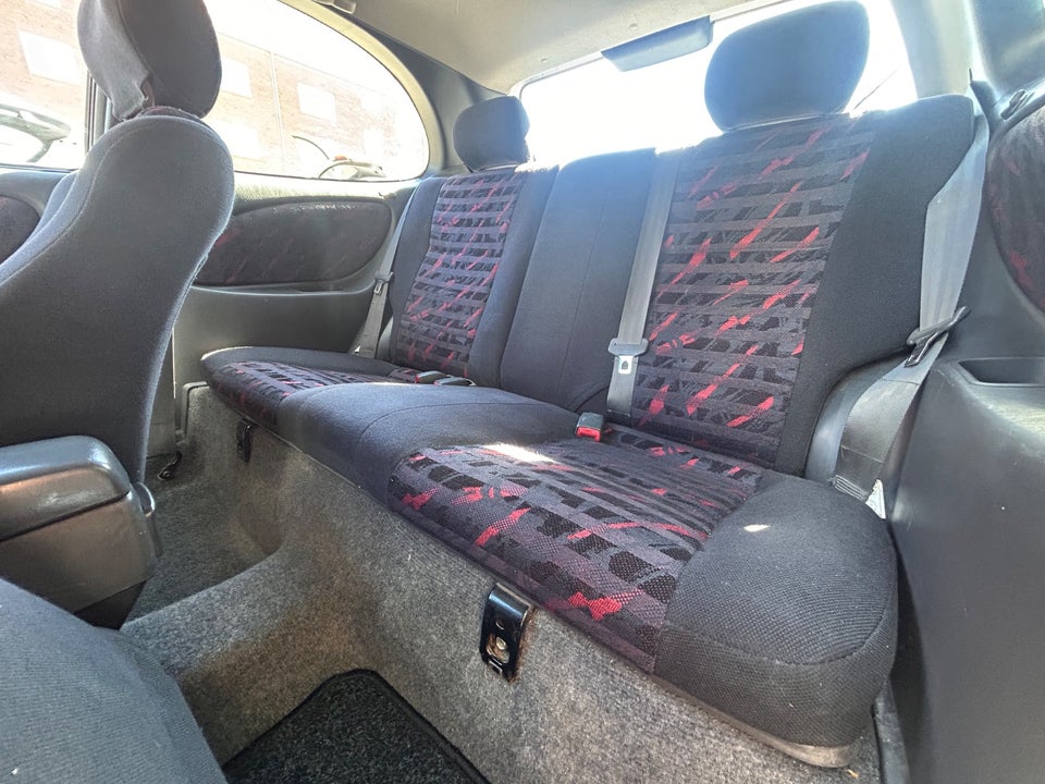 Toyota Corolla 1,3 Terra aut. 3d