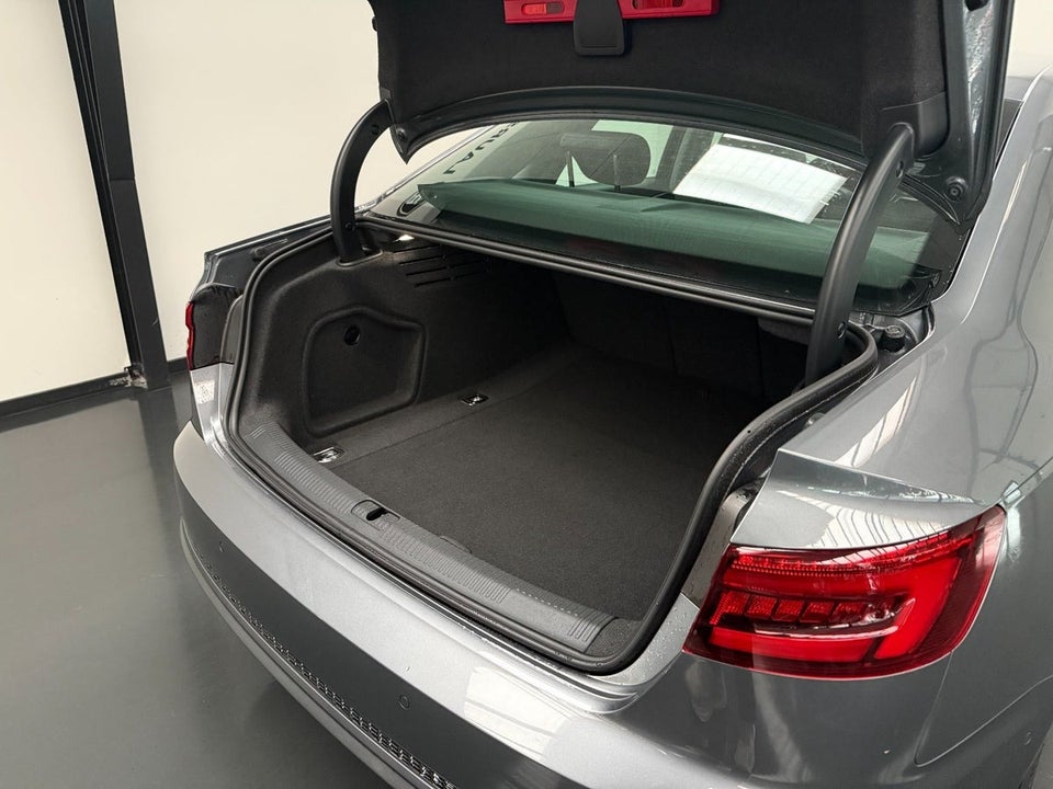 Audi A4 40 TFSi Advanced S-tr. 4d