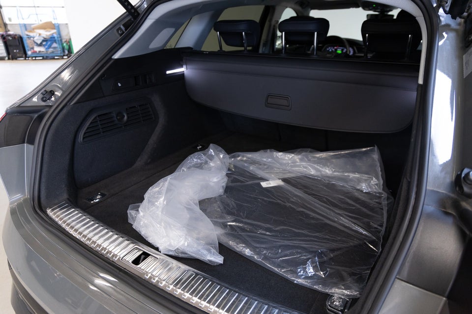 Audi Q8 e-tron 50 quattro 5d