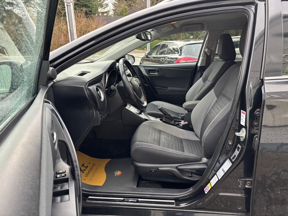 Toyota Auris 1,8 Hybrid H2 Comfort Touring Sports CVT 5d