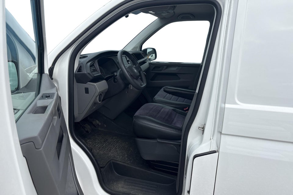 VW Transporter 2,0 TDi 110 Kassevogn lang