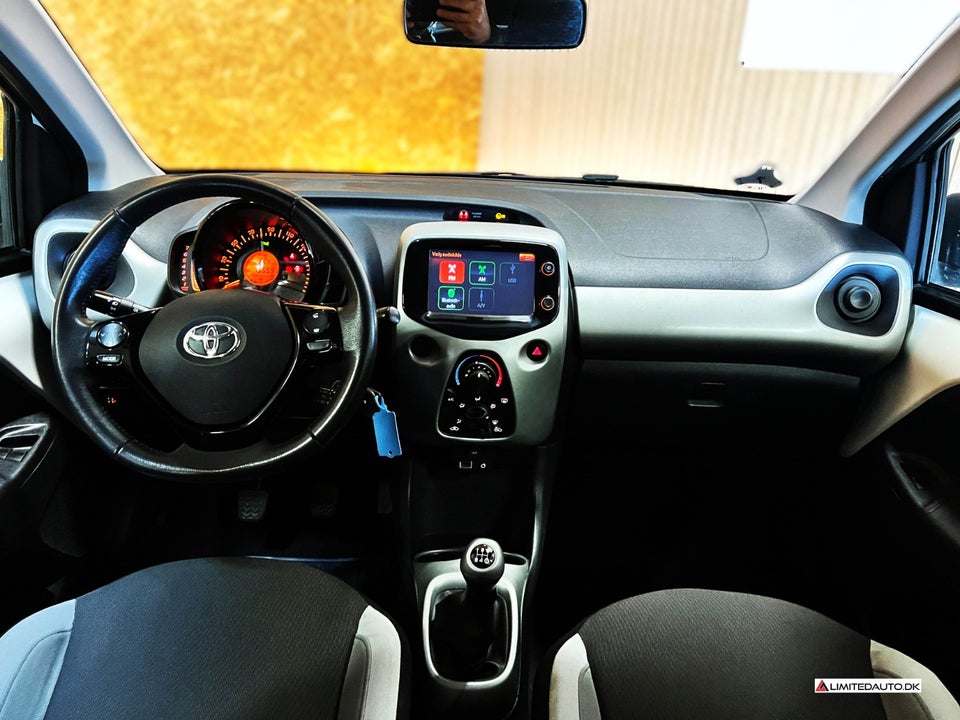 Toyota Aygo 1,0 VVT-i x-press 5d