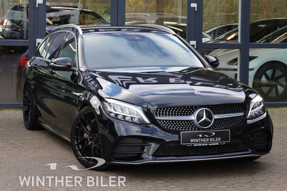 Mercedes C300 de 2,0 AMG Line stc. aut. 5d