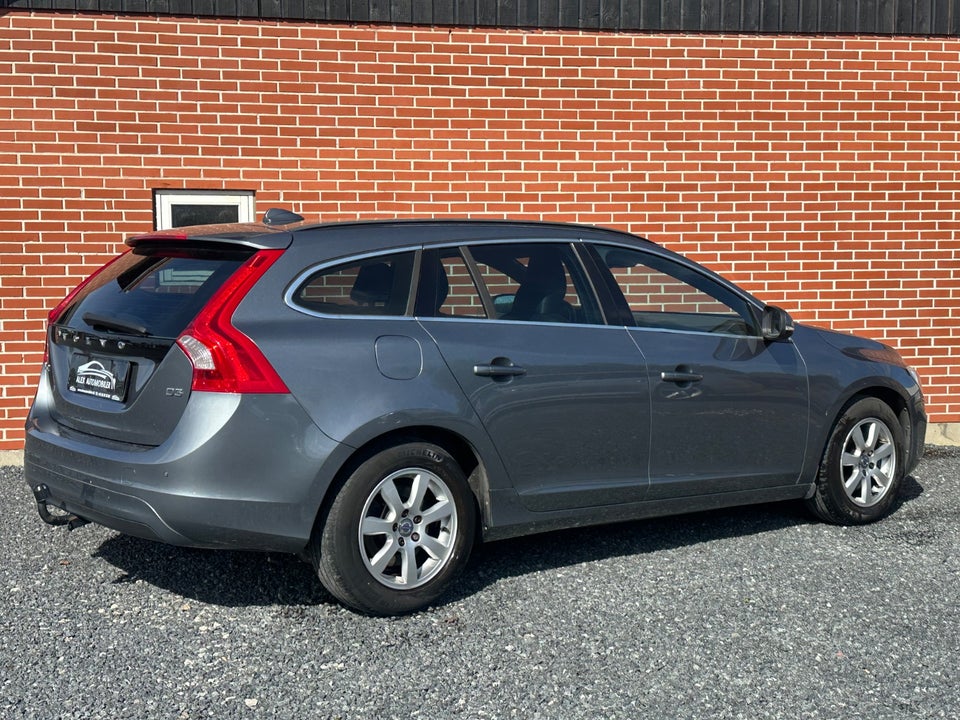 Volvo V60 2,0 D3 150 Momentum 5d