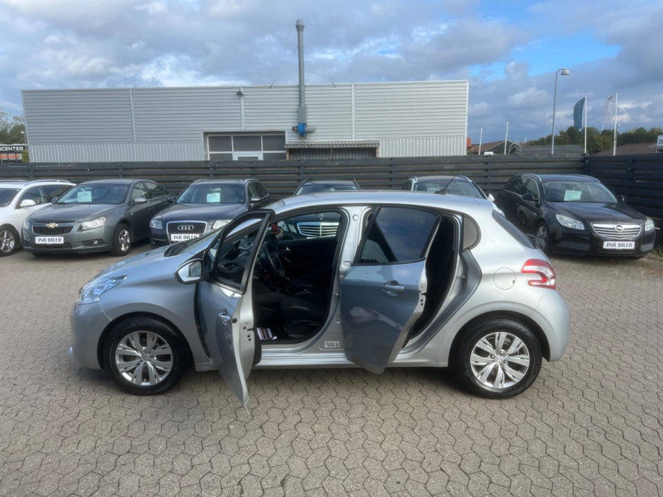 Peugeot 208 1,2 VTi Style 5d