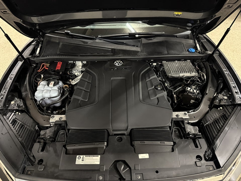 VW Touareg 3,0 TDi 286 R-line aut. 4Motion 5d