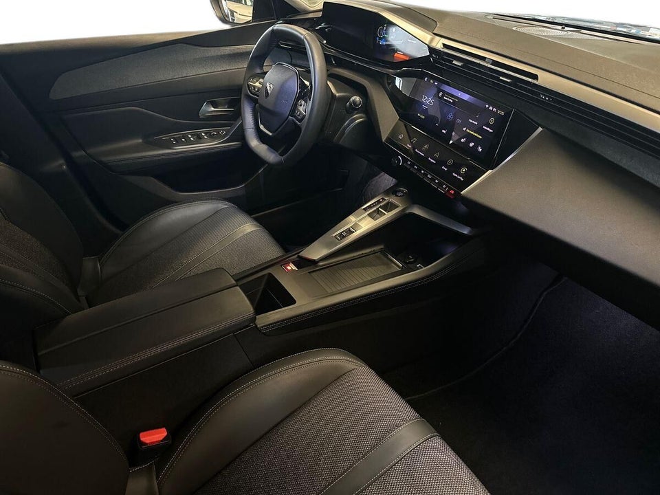 Peugeot 308 1,6 Hybrid First Selection+ EAT8 5d