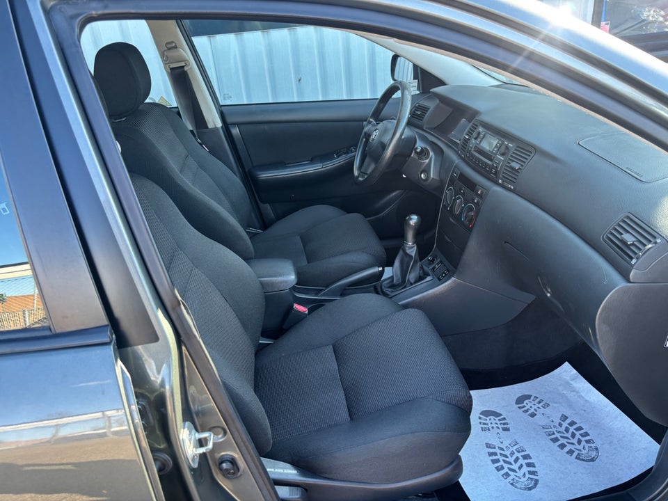 Toyota Corolla 1,4 Terra 5d