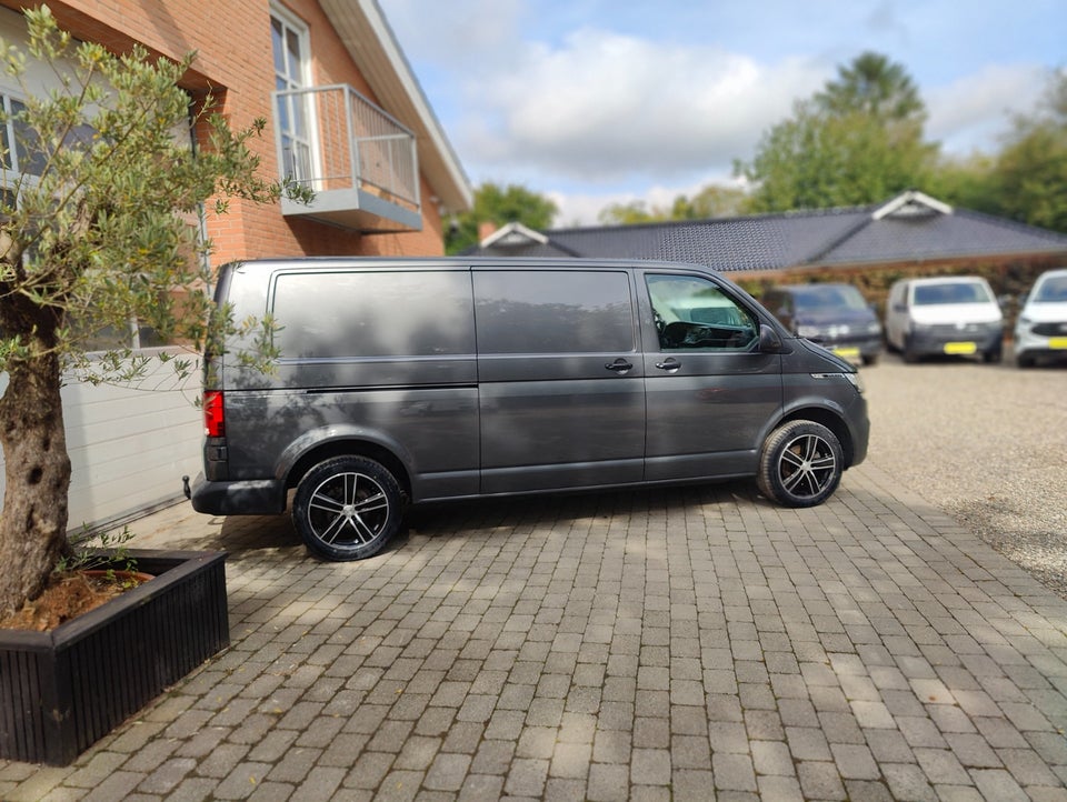 VW Transporter 2,0 TDi 150 Kassevogn DSG lang