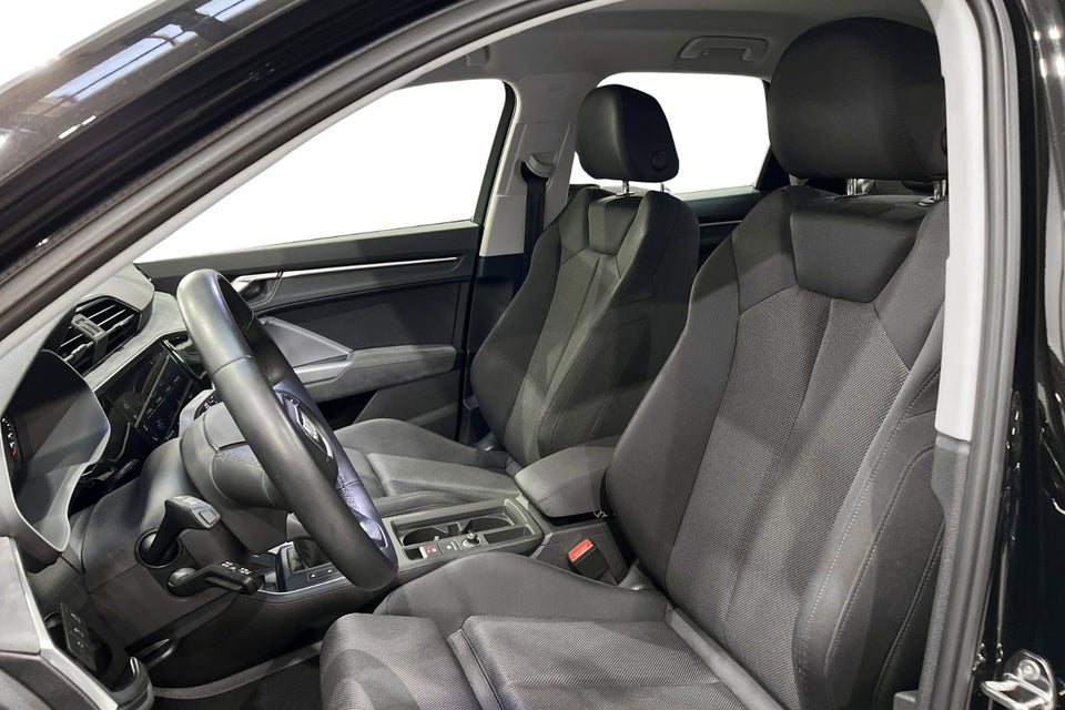 Audi Q3 45 TFSi e Attitude plus S-tr. 5d