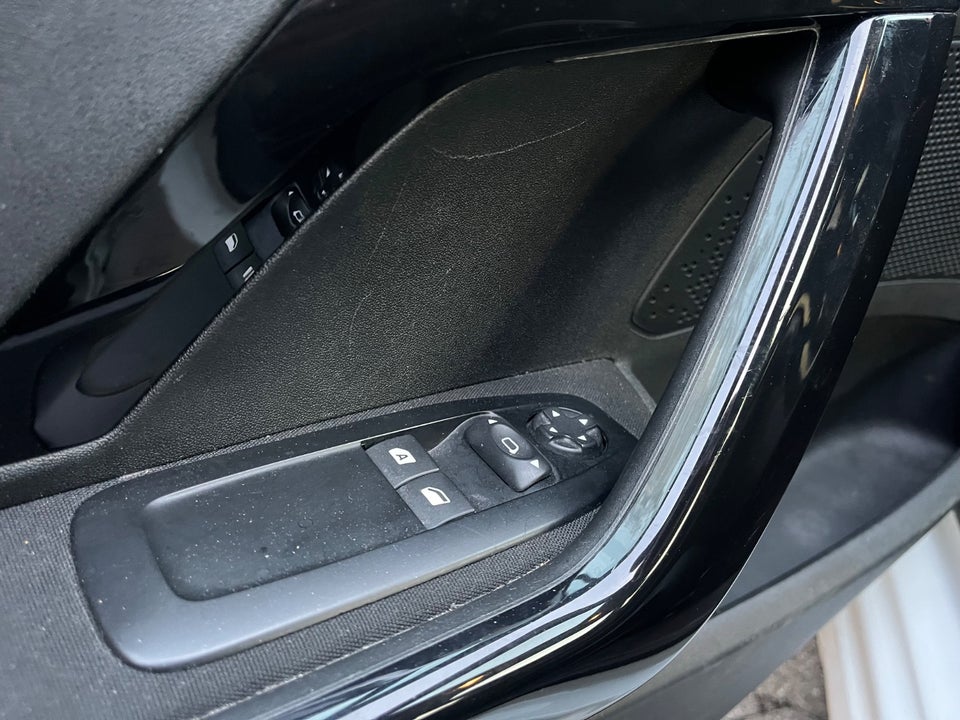 Peugeot 208 1,2 VTi Allure 5d