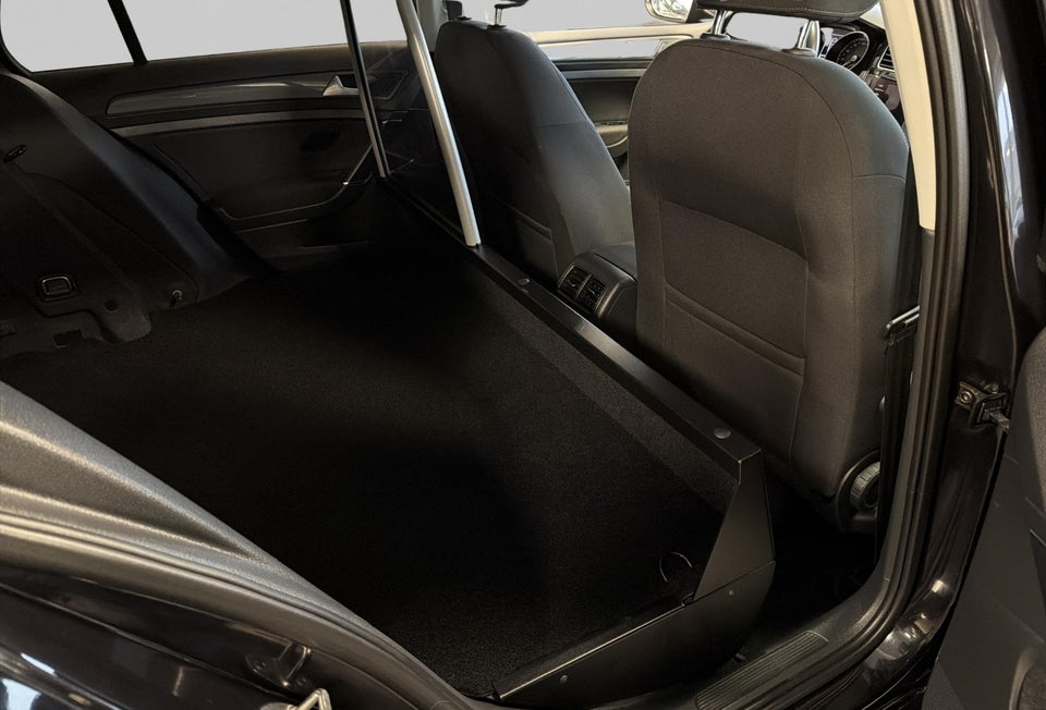 VW Golf VII 1,6 TDi 115 IQ.Drive DSG Van 5d