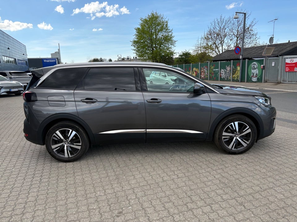 Peugeot 5008 1,2 e-THP 130 Strike 7prs 5d