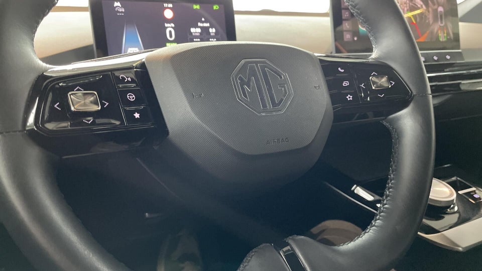 MG MG4 64 Luxury 5d