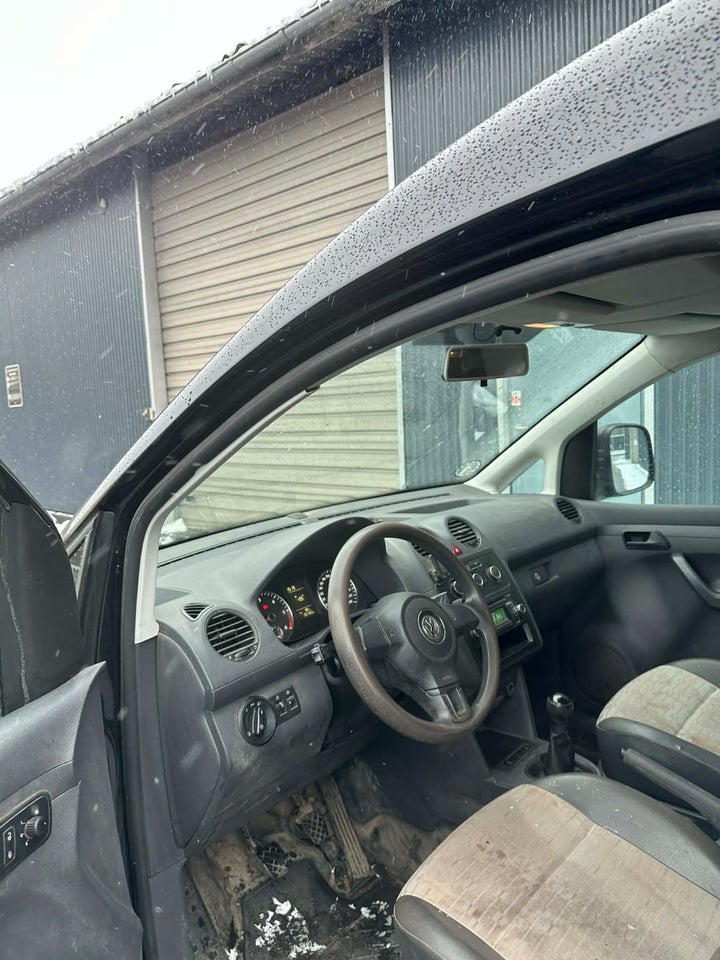 VW Caddy 1,6 TDi 102 Basis BMT Van 5d