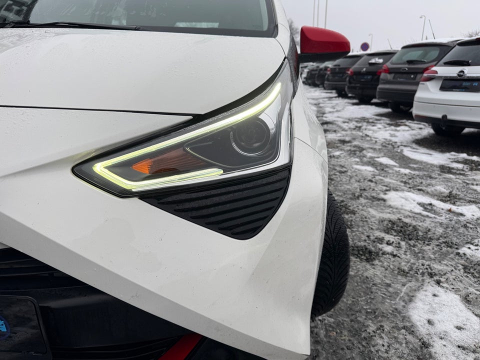 Toyota Aygo 1,0 VVT-i x-plore 5d