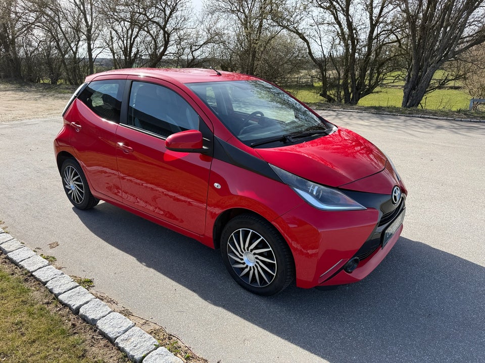 Toyota Aygo 1,0 VVT-i x-play x-touch 5d