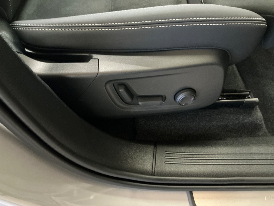 Volvo XC40 ReCharge Twin Ultimate 5d