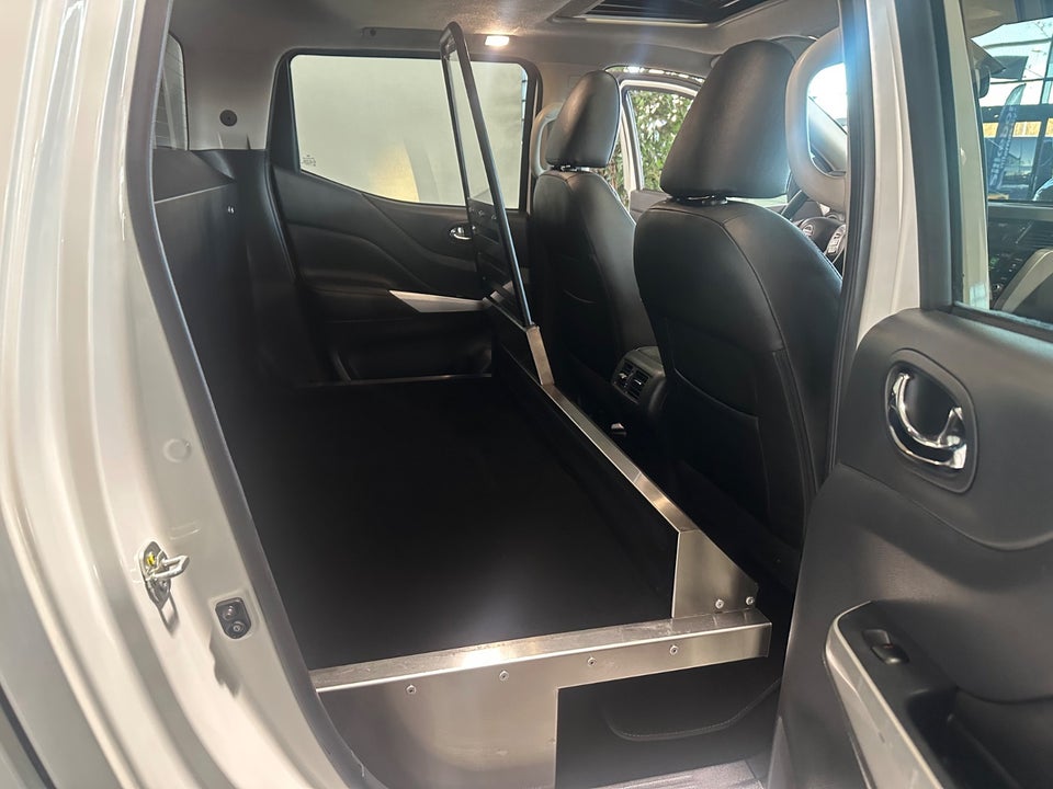 Nissan Navara 2,3 dCi 190 Db.Kab N-Guard aut. 4d