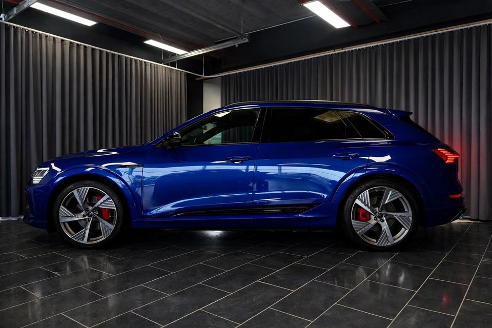 Audi Q8 e-tron 55 S-line quattro 5d