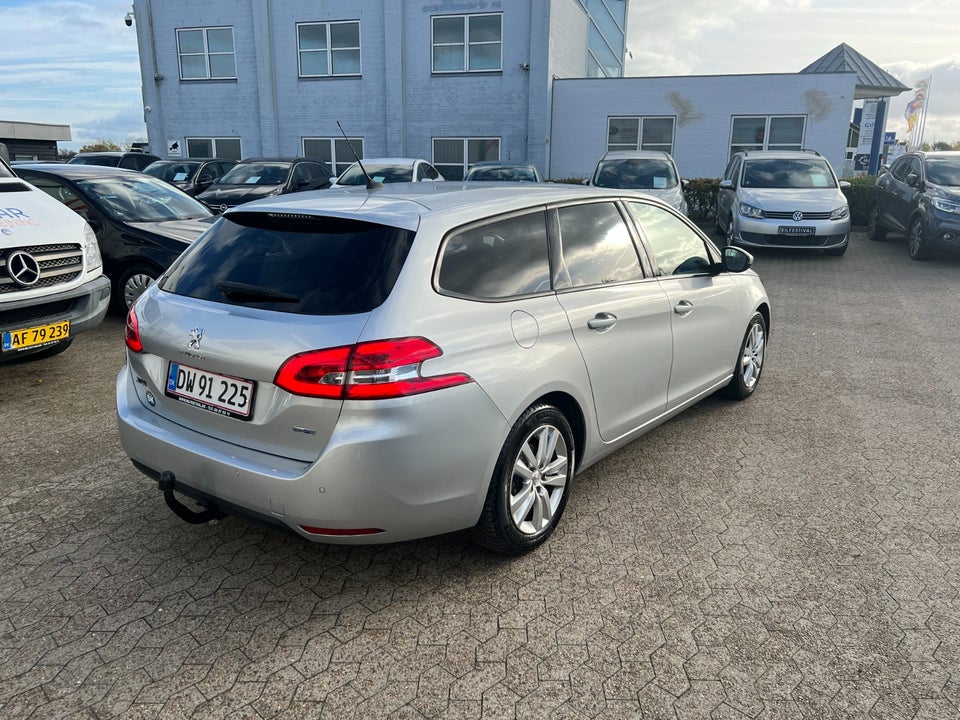 Peugeot 308 1,6 BlueHDi 120 Collection SW 5d