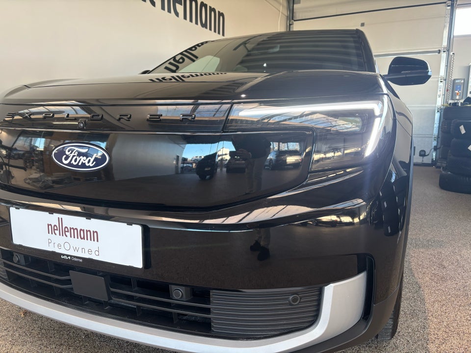 Ford Explorer 82 Premium Extended Range 5d