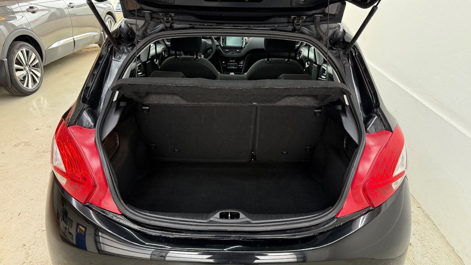 Peugeot 208 1,2 PureTech 82 Allure Sky 5d