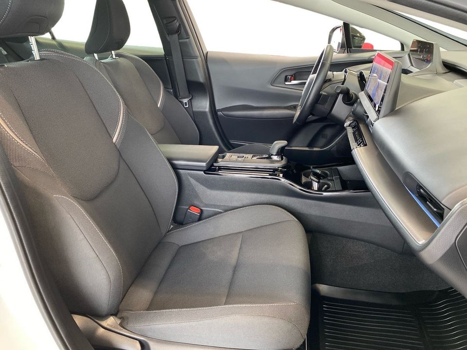 Toyota Prius 2,0 Plug-in Hybrid Elegant 5d