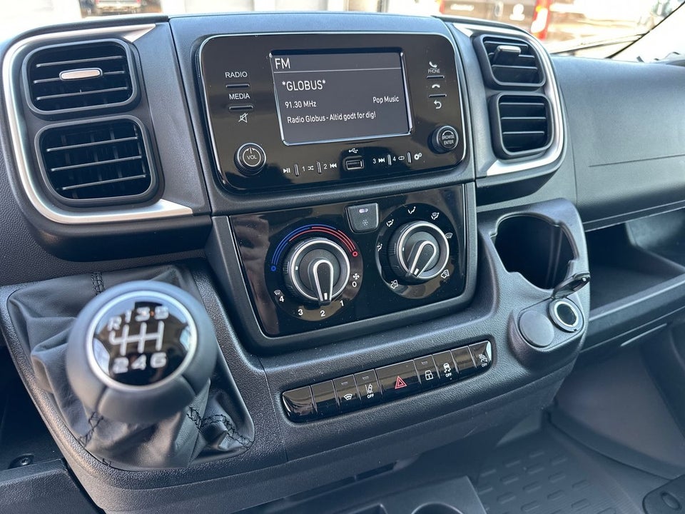 Peugeot Boxer 333 2,2 BlueHDi 140 L2H2 Premium