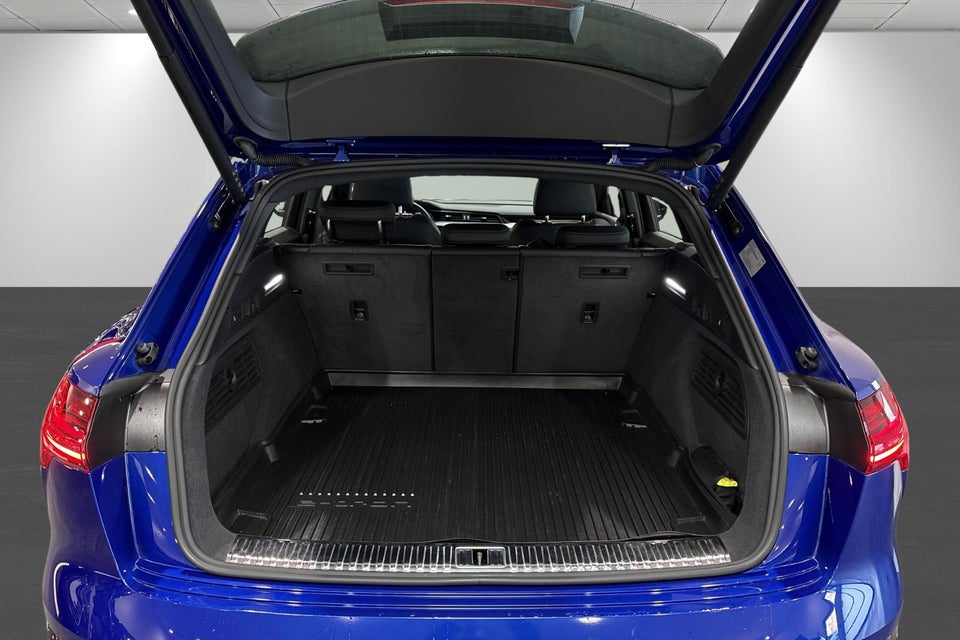 Audi Q8 e-tron 55 S-line quattro 5d