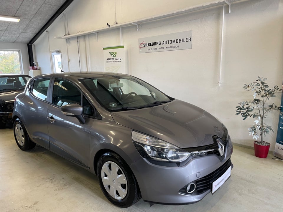 Renault Clio IV 1,2 16V Expression 5d