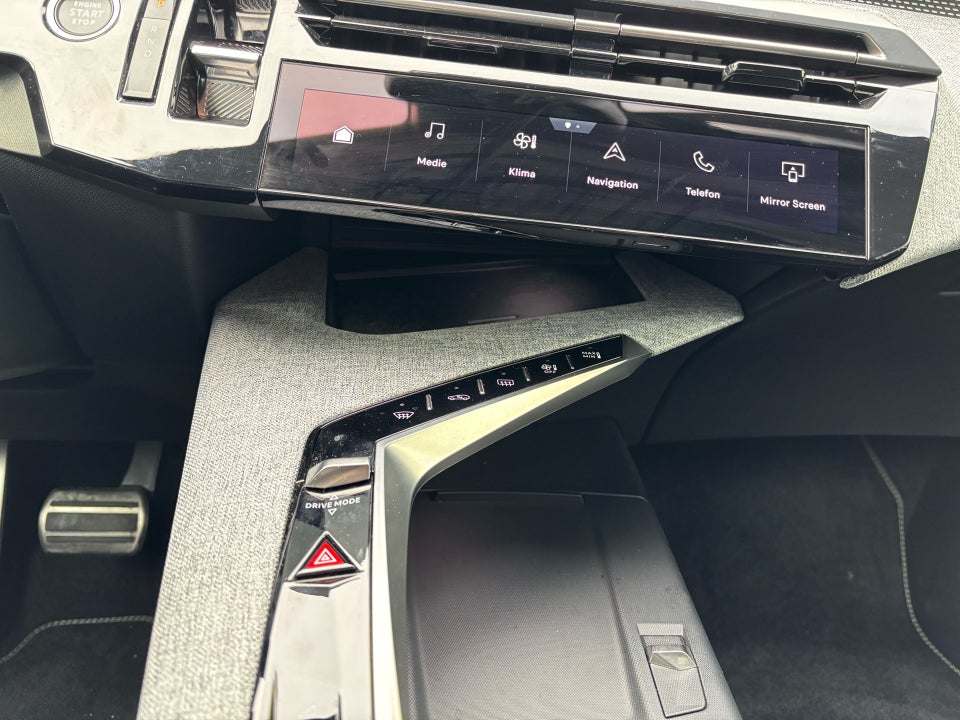 Peugeot e-3008 77 GT 5d