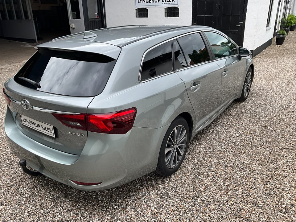 Toyota Avensis 1,8 VVT-i T2 Premium Touring Sports 5d