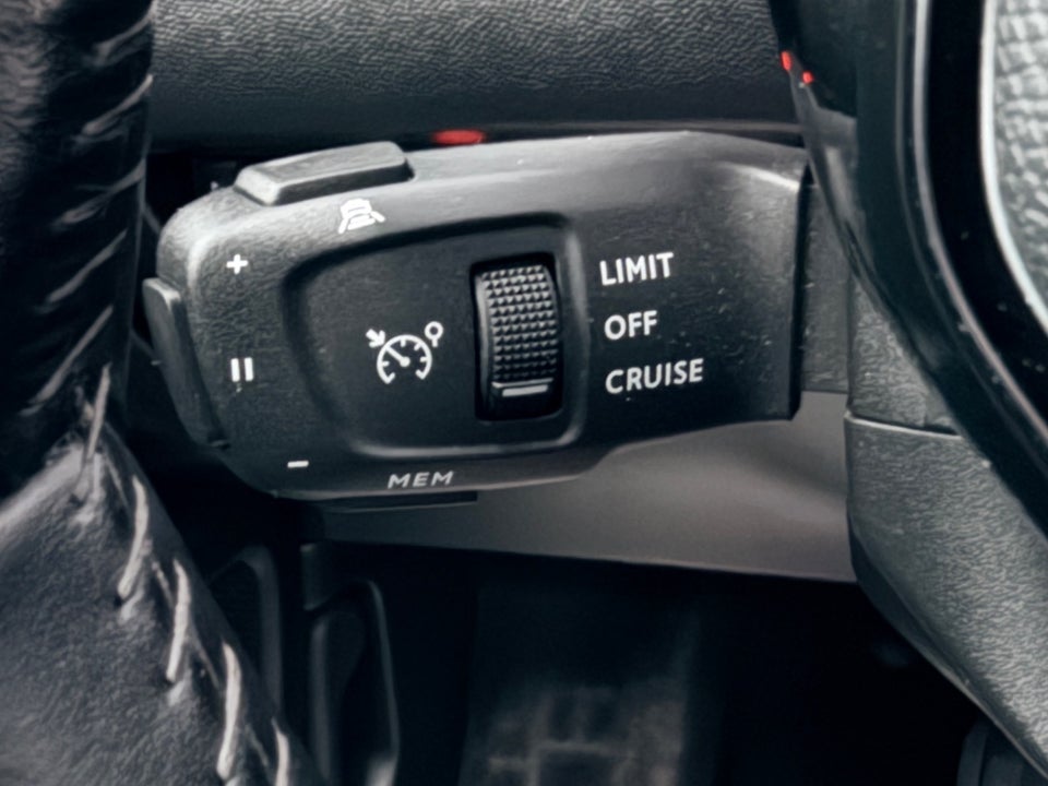 Peugeot 2008 1,2 PureTech 130 Allure Pack EAT8 5d