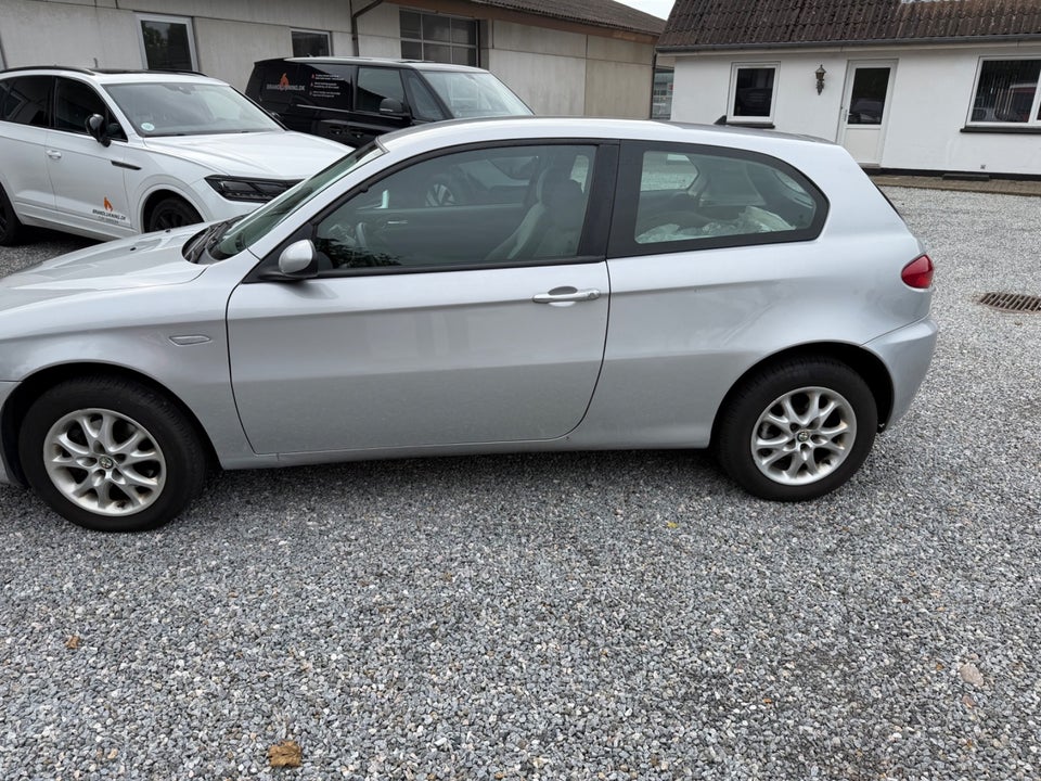 Alfa Romeo 147 1,6 TS 16V 5d