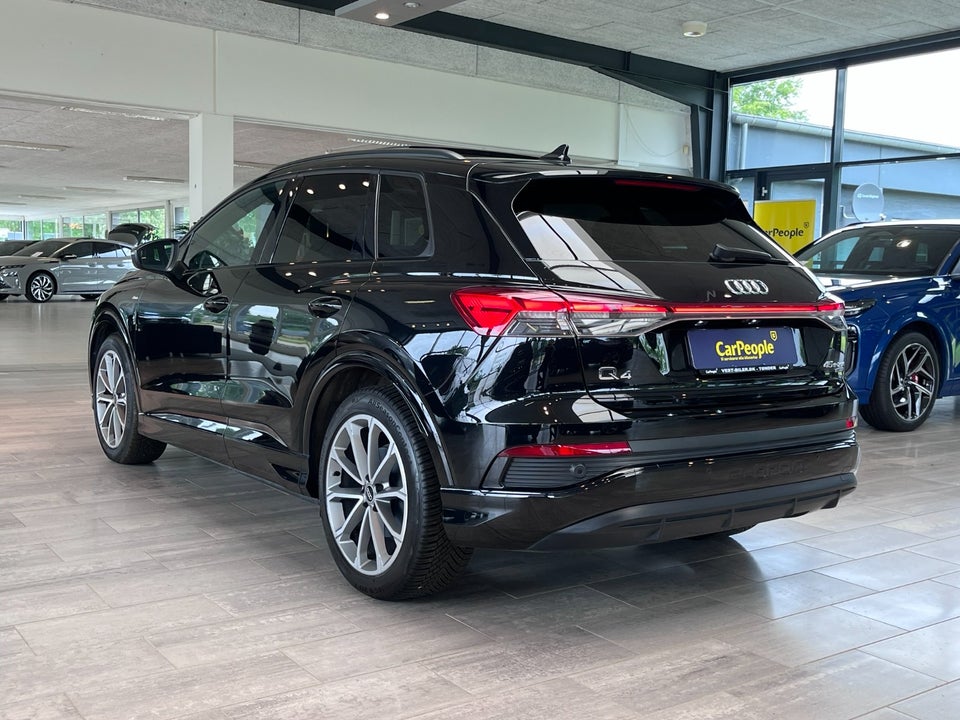 Audi Q4 e-tron 45 S-line quattro 5d