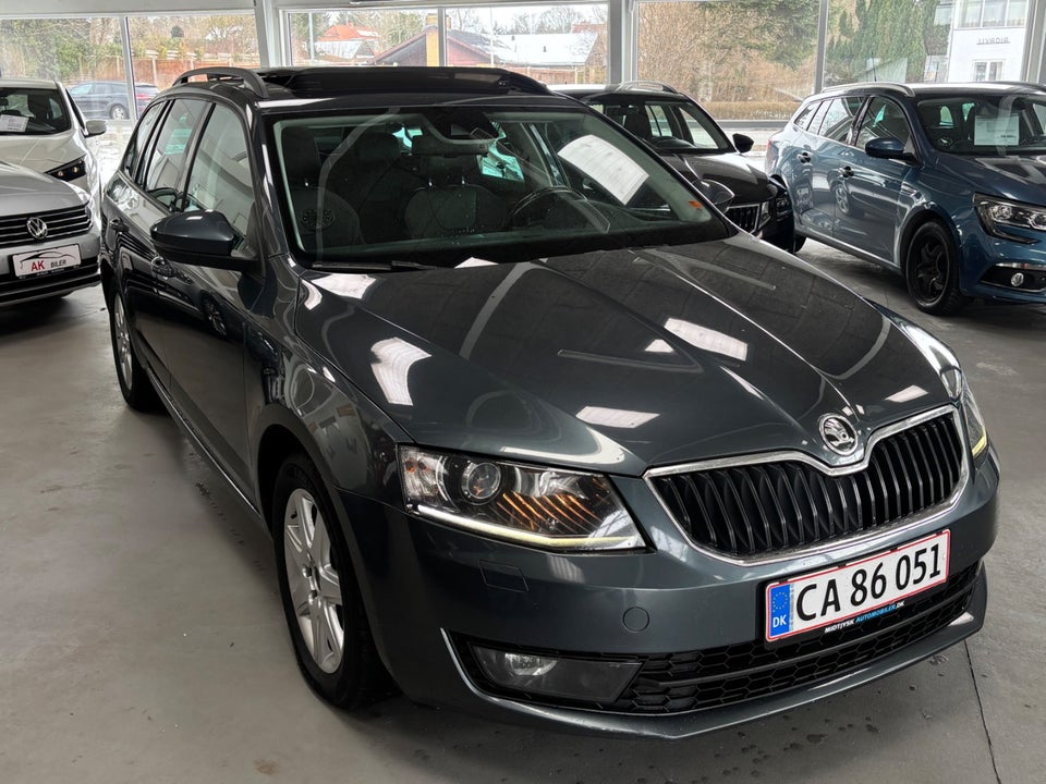 Skoda Octavia 1,6 TDi 110 Style Combi DSG 5d