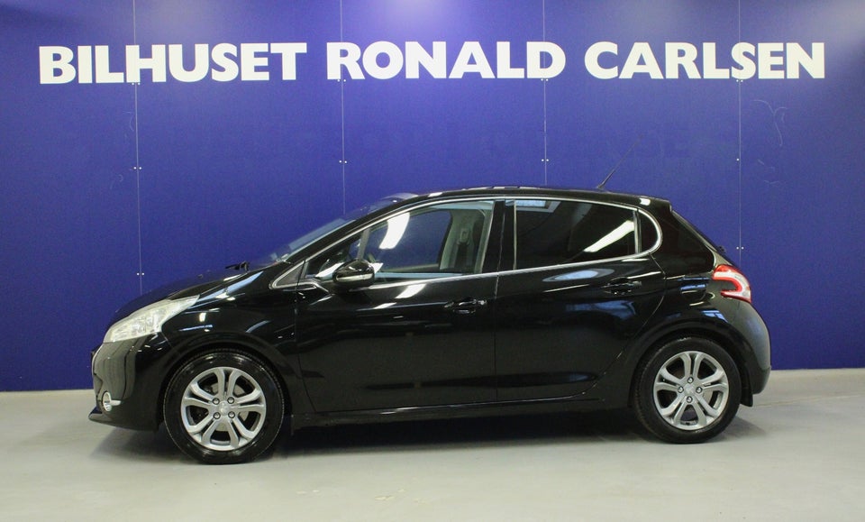 Peugeot 208 1,2 VTi Allure Sky 5d